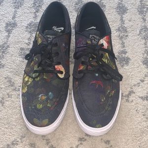 Flower Pattern Nike Shows